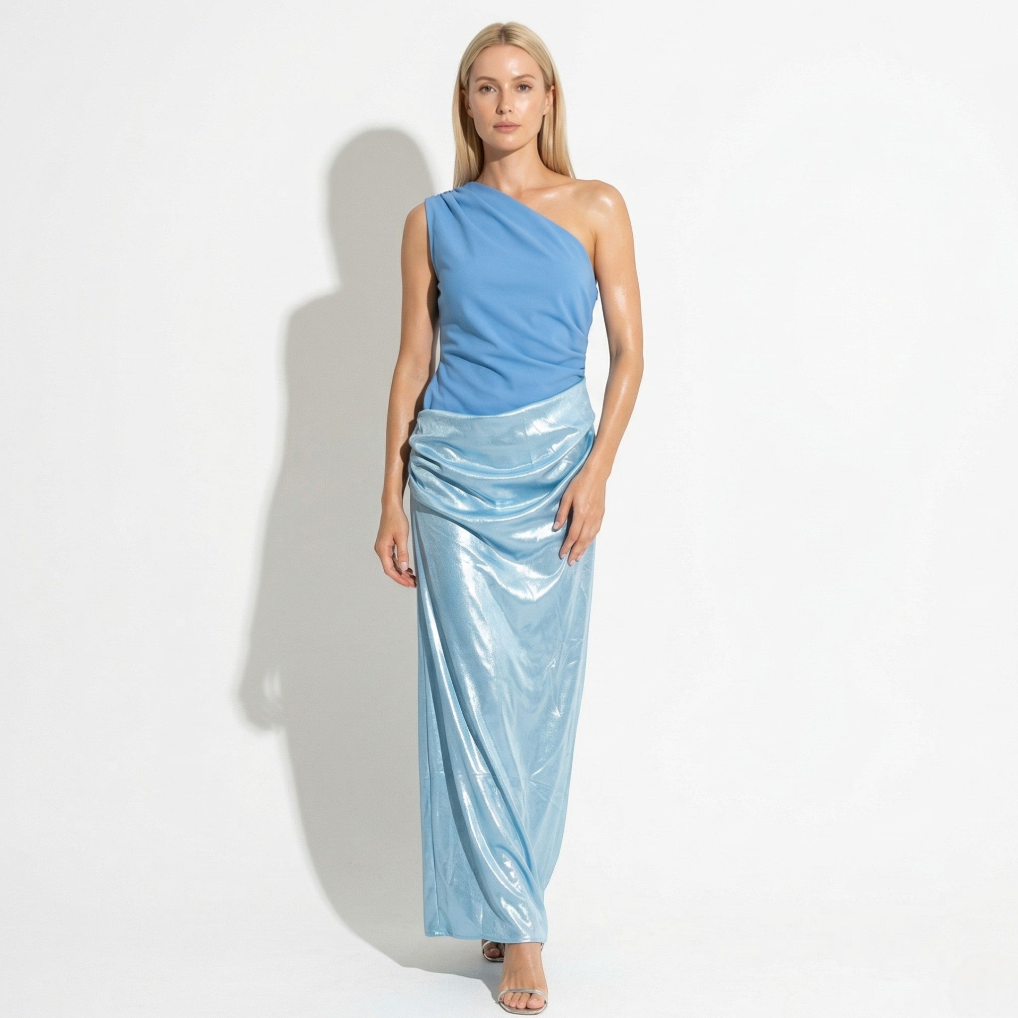 Naomi - Elegantes, gerafftes, schulterfreies Maxikleid für Damen