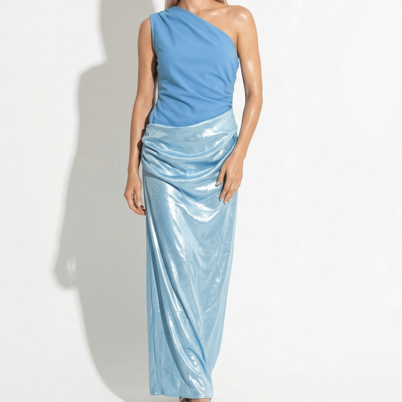 Naomi - Elegantes, gerafftes, schulterfreies Maxikleid für Damen